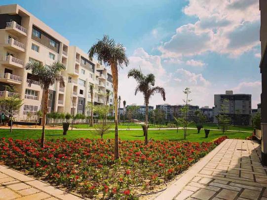 شقه للبيع بمدينتي 106متر + 45 حديقة في الb10